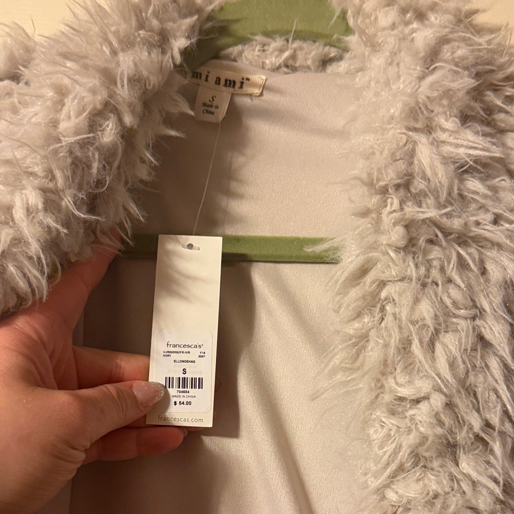 Fuzzy Cream Sleeveless Vest - Picture 3 of 3